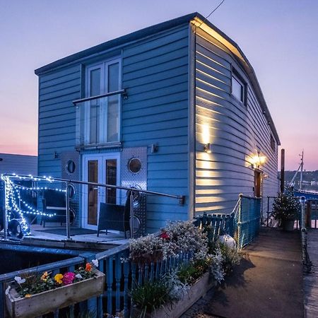 Houseboat Harbourside View Bed & Breakfast Нюпорт Екстериор снимка