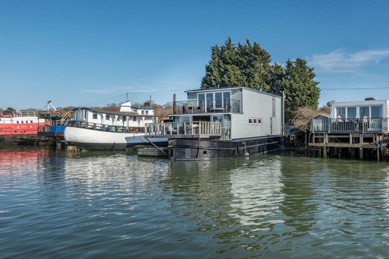 Houseboat Harbourside View Bed & Breakfast Нюпорт Екстериор снимка