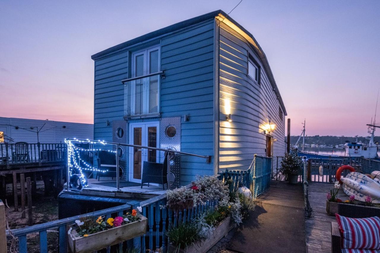 Houseboat Harbourside View Bed & Breakfast Нюпорт Екстериор снимка
